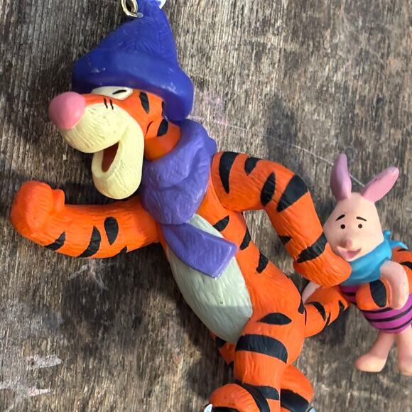 Hallmark Vintage 1993 Tigger & Piglet Ice Skating Pooh Bear Christmas Ornament - Picture 3 of 4